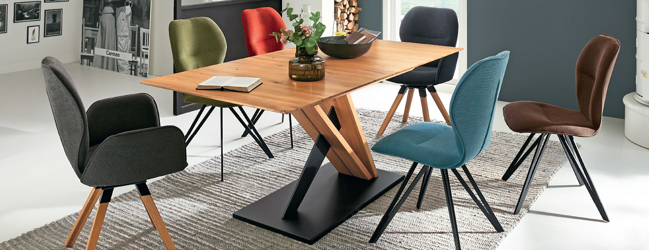 Design-Stuhl, Design-Sessel mit Armlehne, Design-Tisch